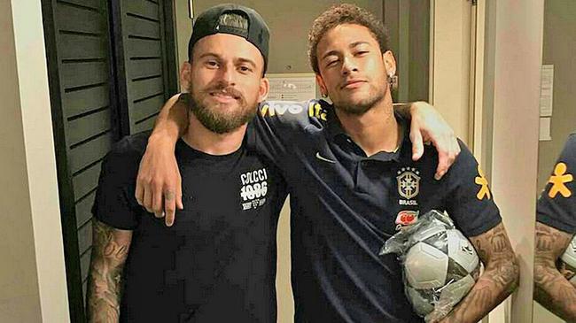 赞赏毫不掩 赞赏毫不掩